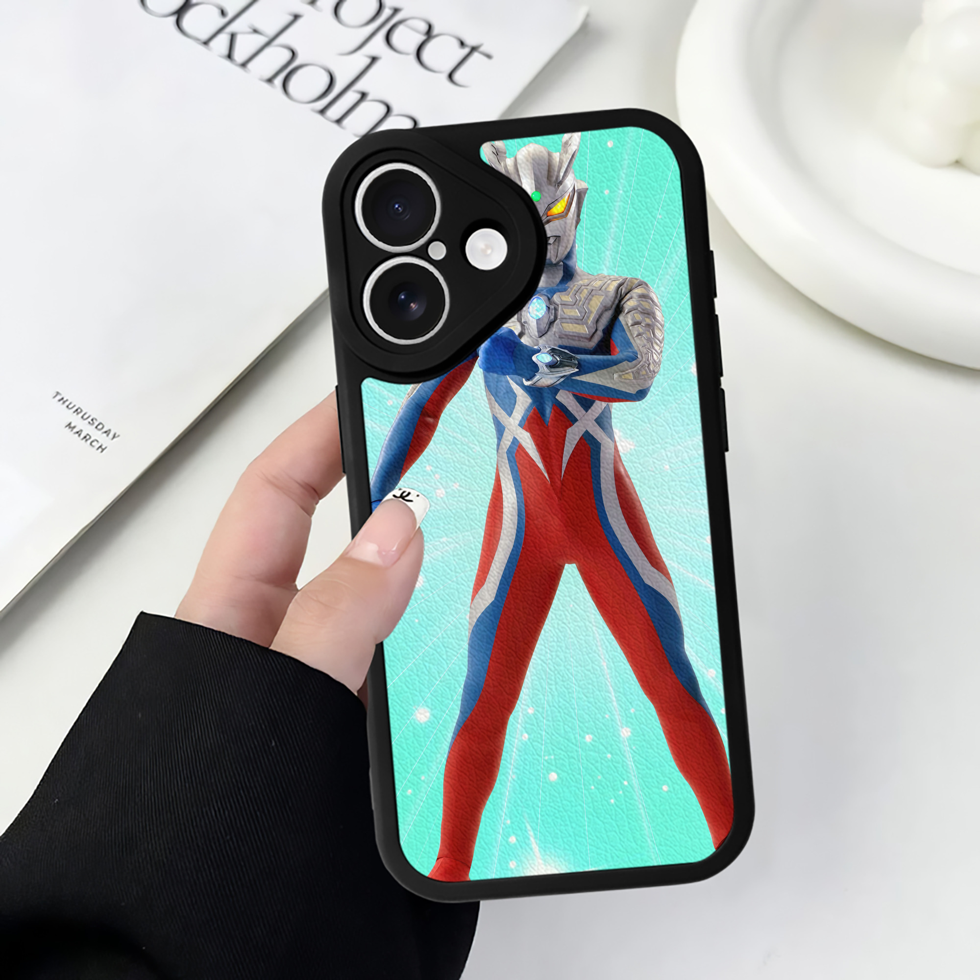（画像用） ウルトラマン Ultraman 【iPhone 16シリーズ対応】シリコンスマホケース（レザー調） 材質：シリコン